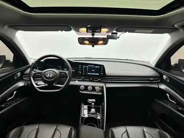 Hyundai Elantra — фото 10