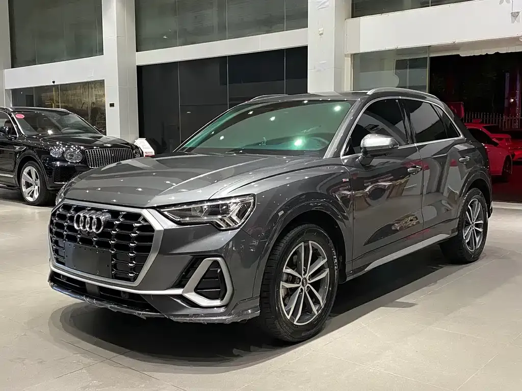 Audi Q3 — фото 1