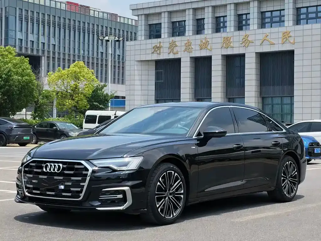 Audi A6L — фото 1