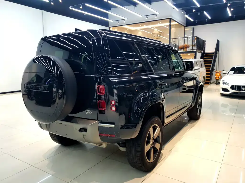 Land Rover Defender — фото 10