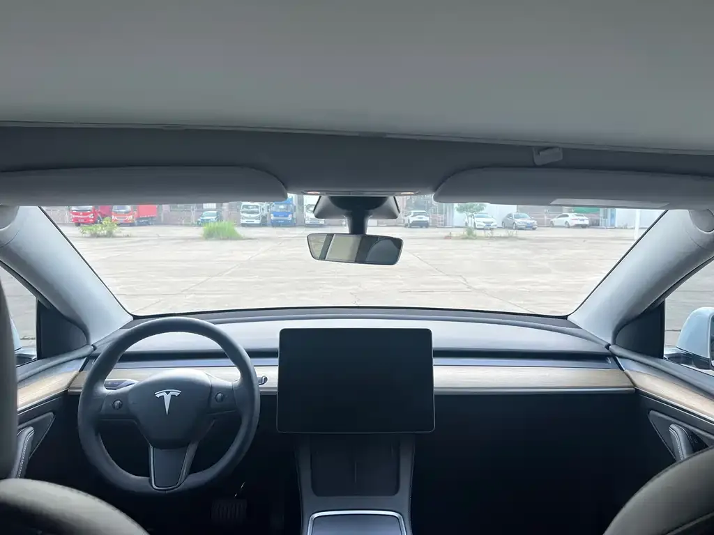Tesla Model Y — фото 7