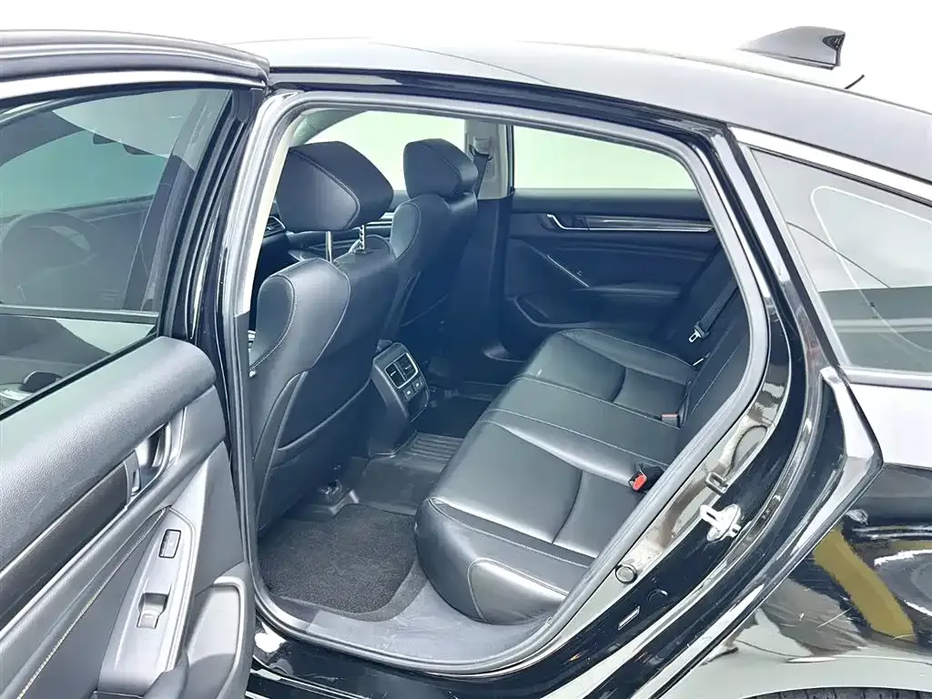 Honda Accord — фото 9