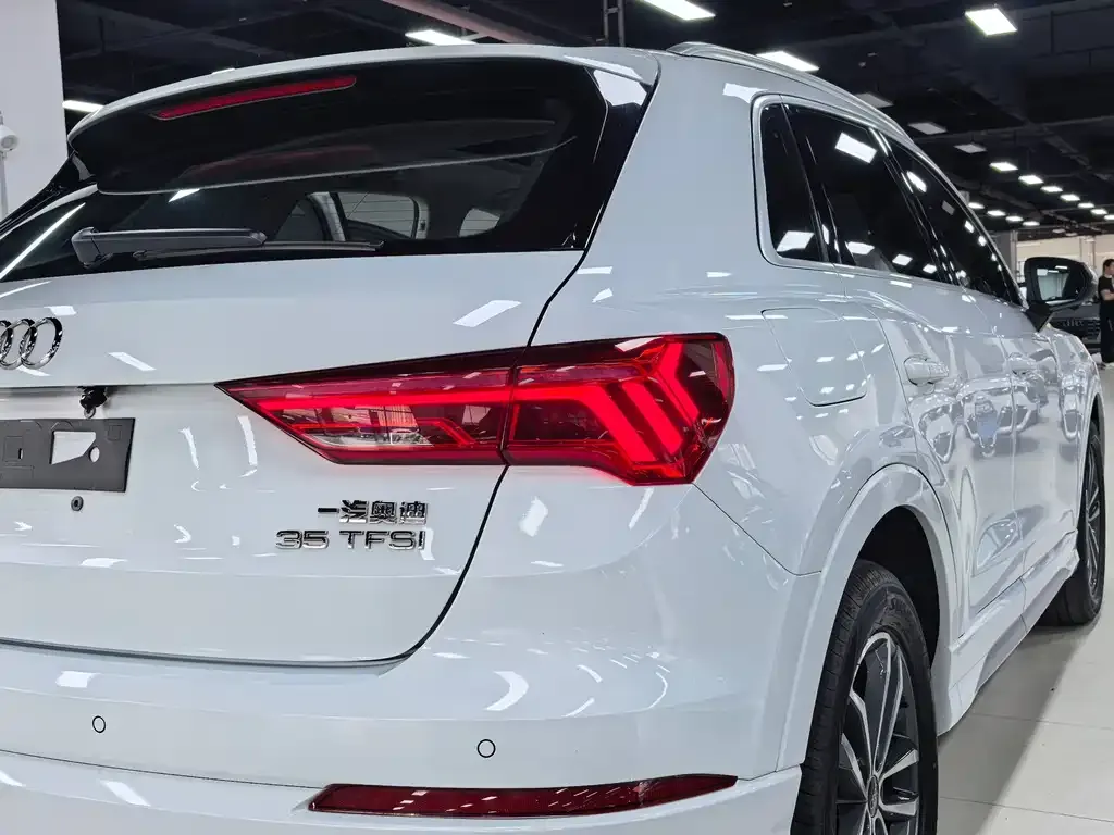 Audi Q3 — фото 10