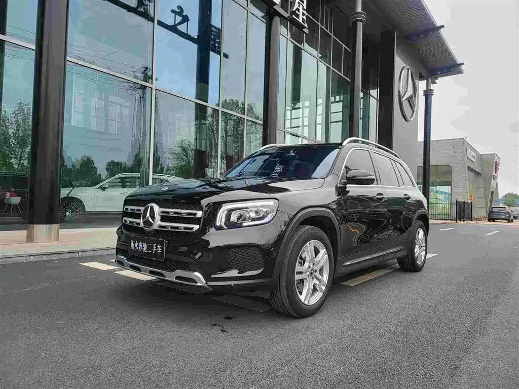 Mercedes-Benz GLB — фото 1