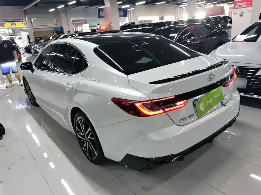 Toyota Camry — фото 8