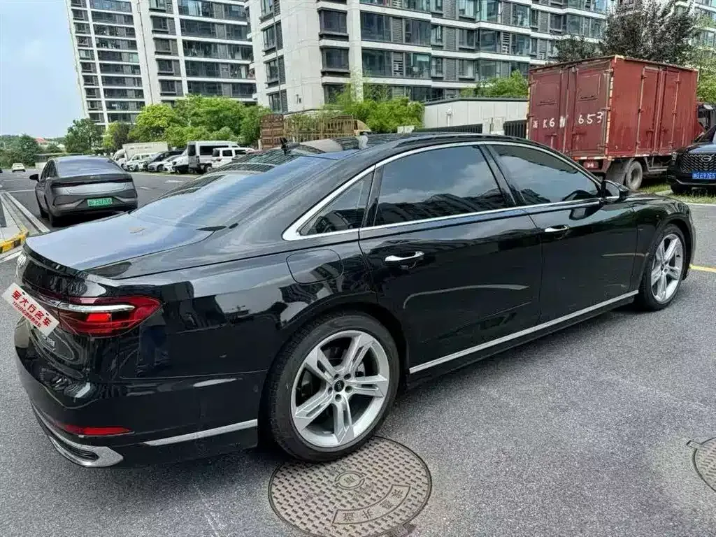 Audi A8 — фото 4