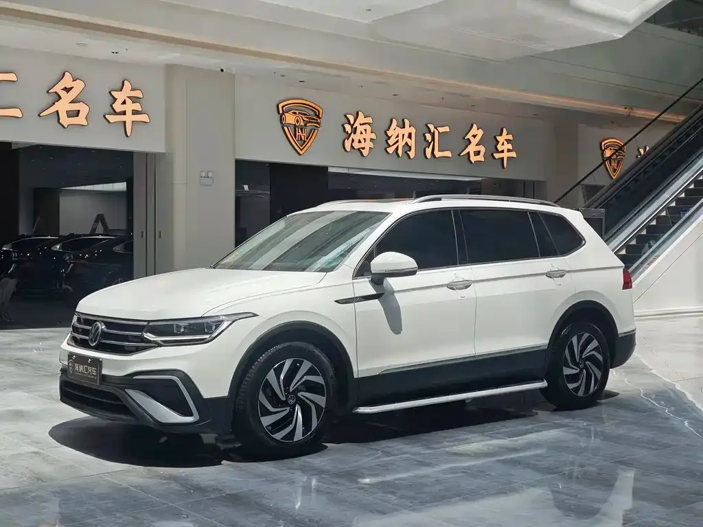 Volkswagen Tiguan L — фото 1