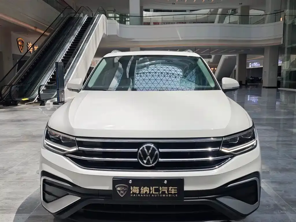 Volkswagen Tiguan L — фото 9