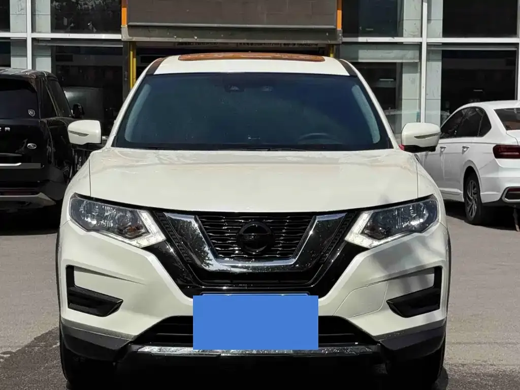 Nissan X-Trail — фото 1