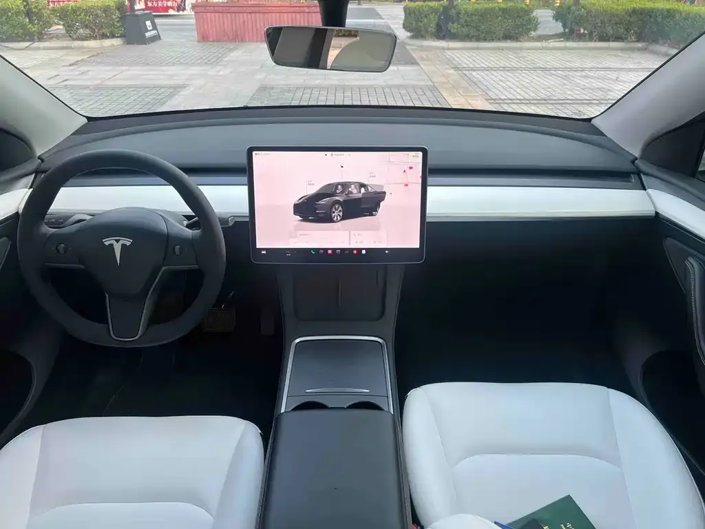 Tesla Model Y — фото 5