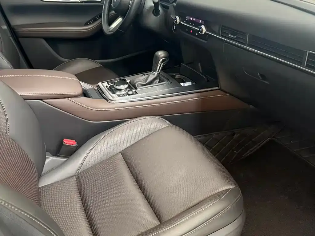 Mazda CX-30 2022 из CN, фото 10
