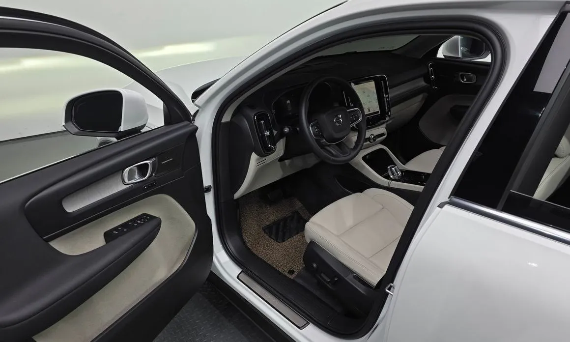 Volvo XC40 2024 из KR, фото 4