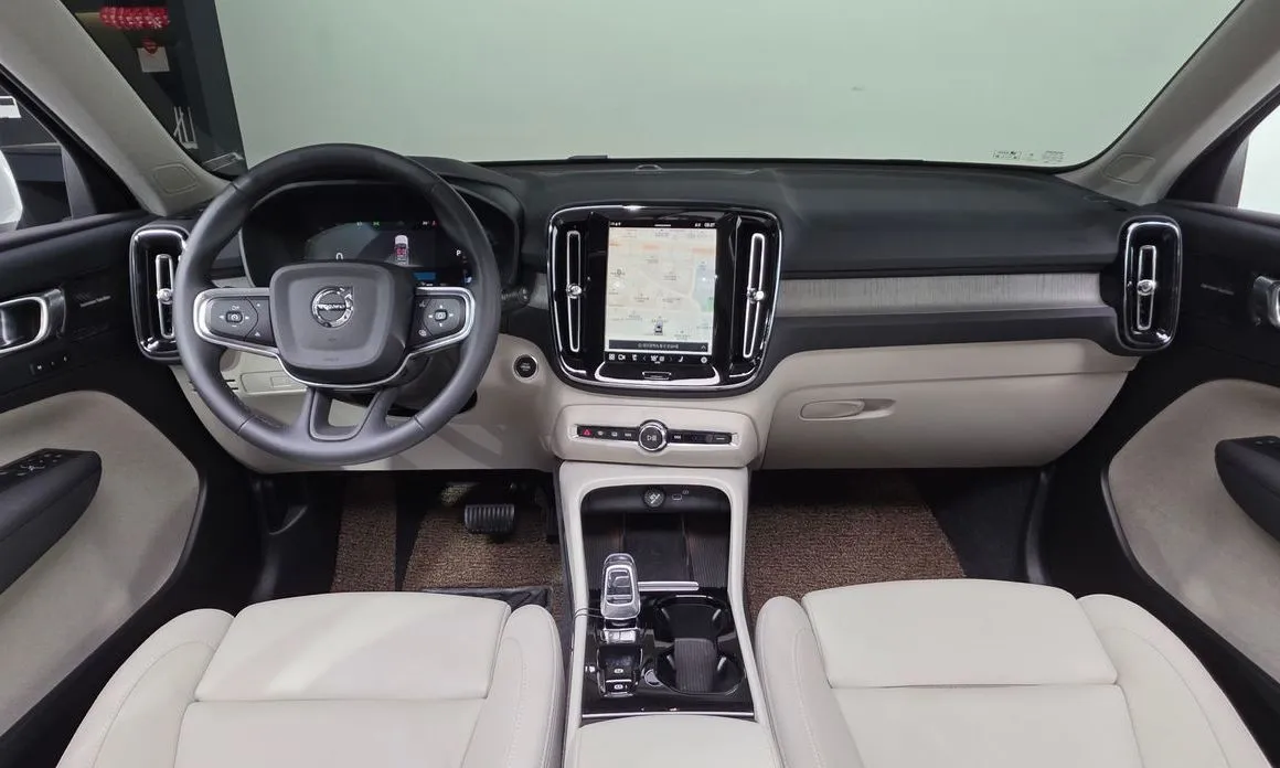 Volvo XC40 2024 из KR, фото 10