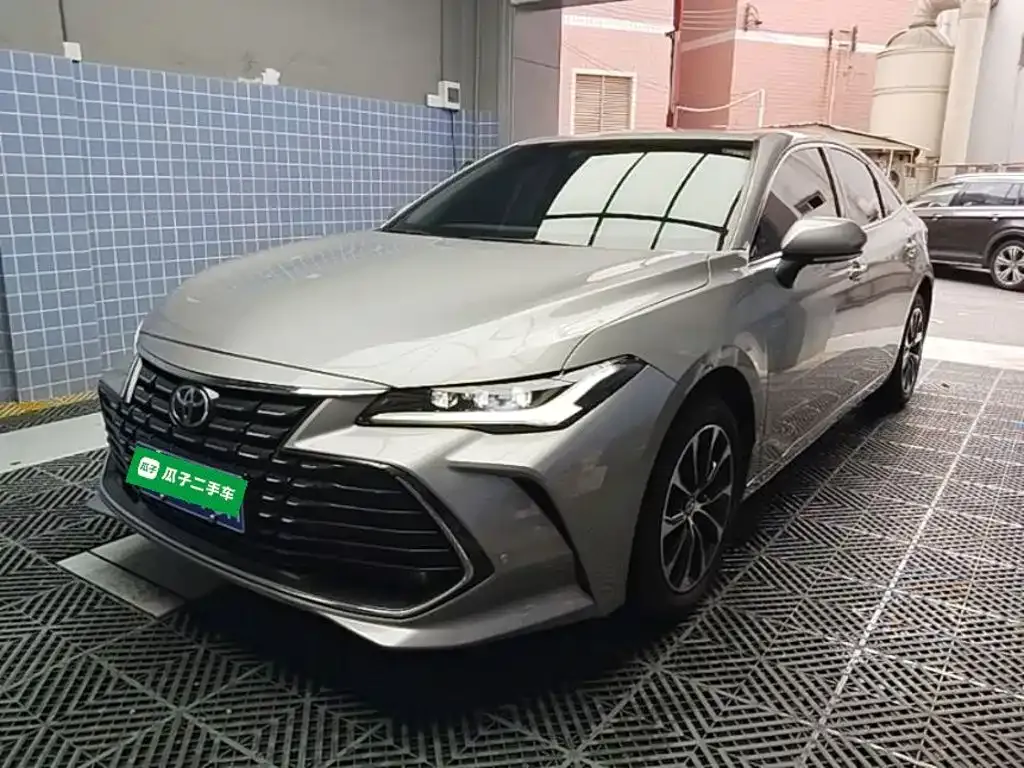 Toyota Avalon — фото 1