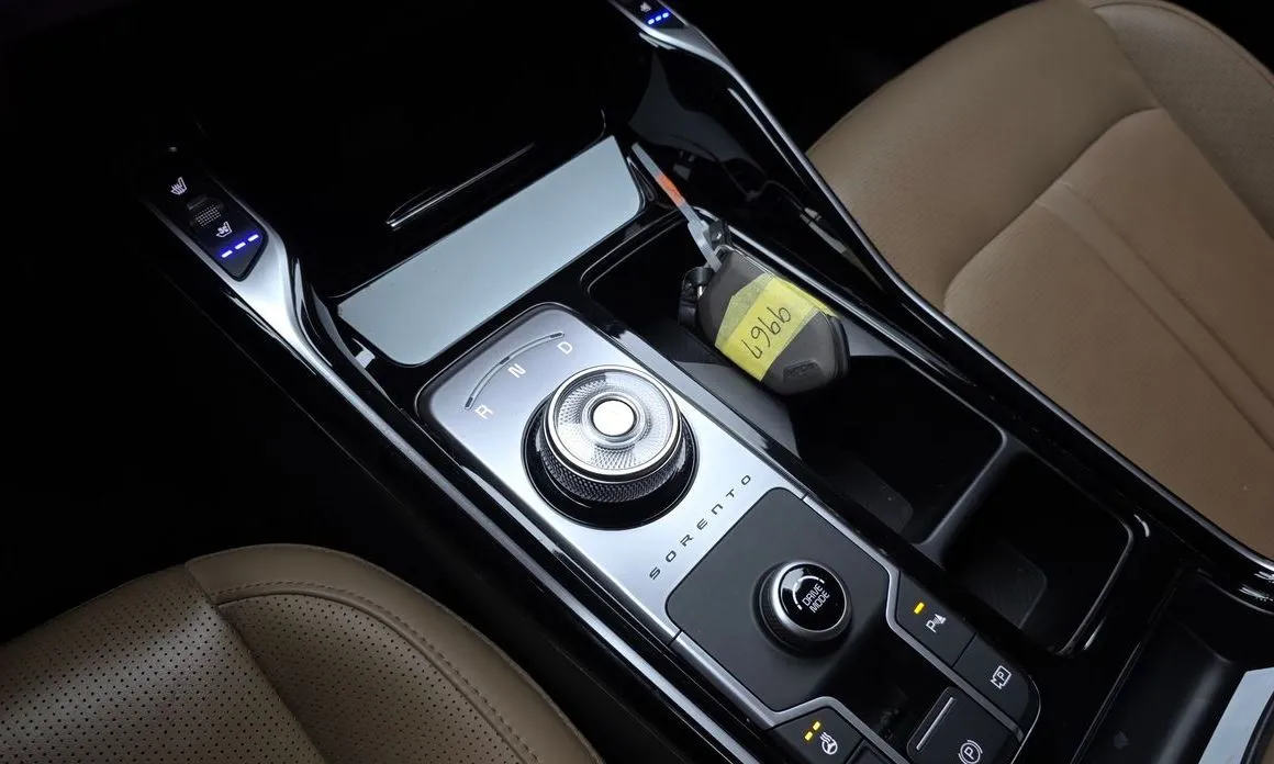 Kia Sorento — фото 8