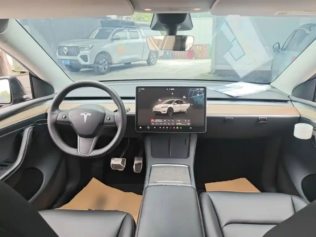 Tesla Model Y — фото 8