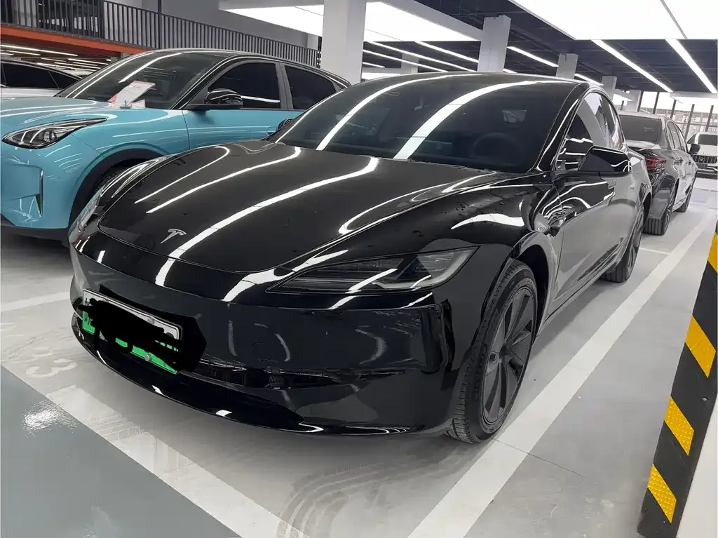 Tesla Model 3 — фото 1