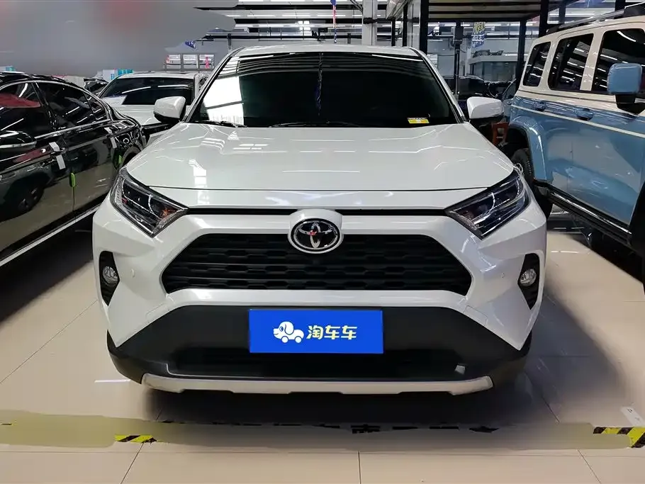 Toyota RAV4 — фото 9