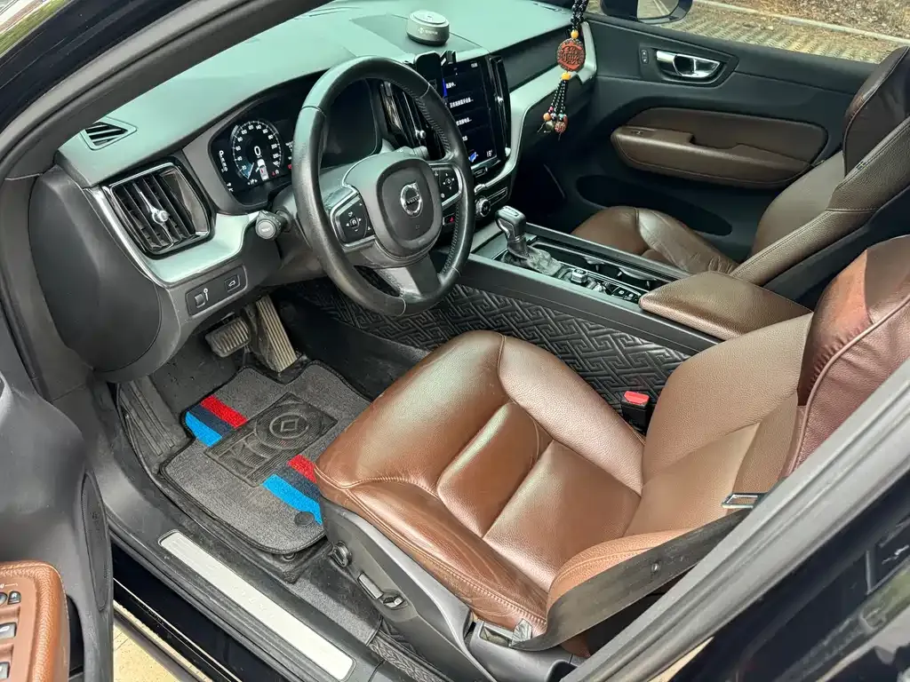 Volvo XC60 2021 из CN, фото 5