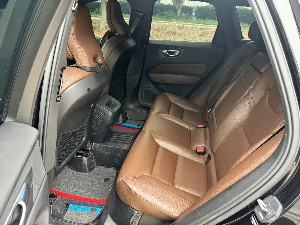 Volvo XC60 2021 из CN, фото 4