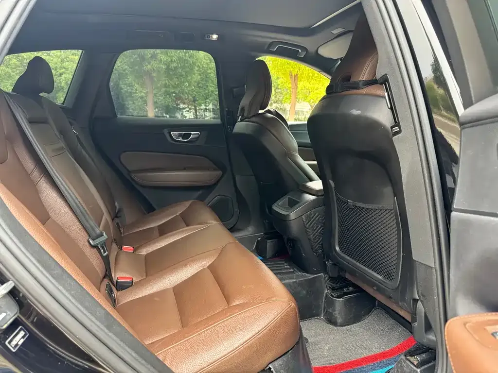 Volvo XC60 2021 из CN, фото 9