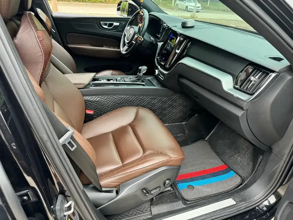 Volvo XC60 2021 из CN, фото 10