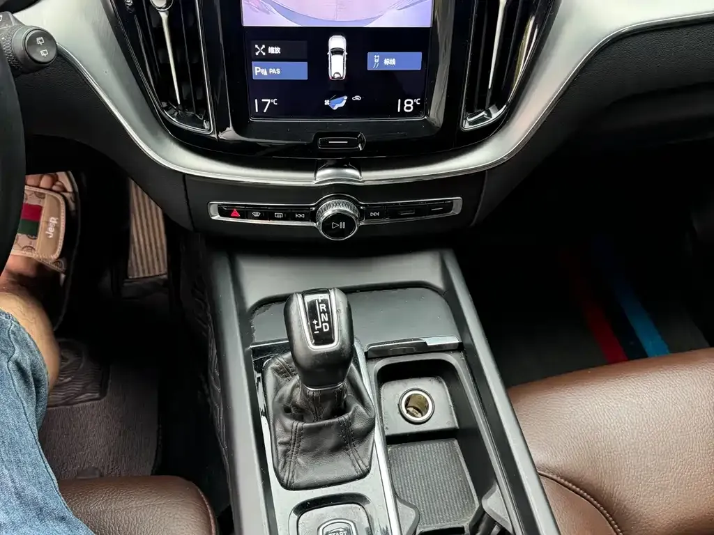Volvo XC60 2021 из CN, фото 7