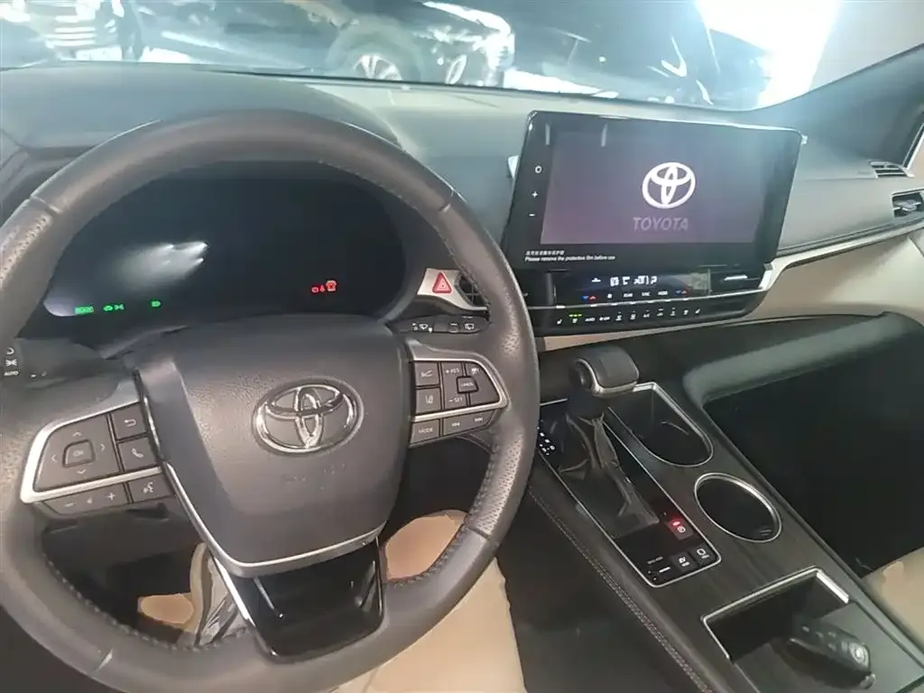 Toyota Sienna — фото 10