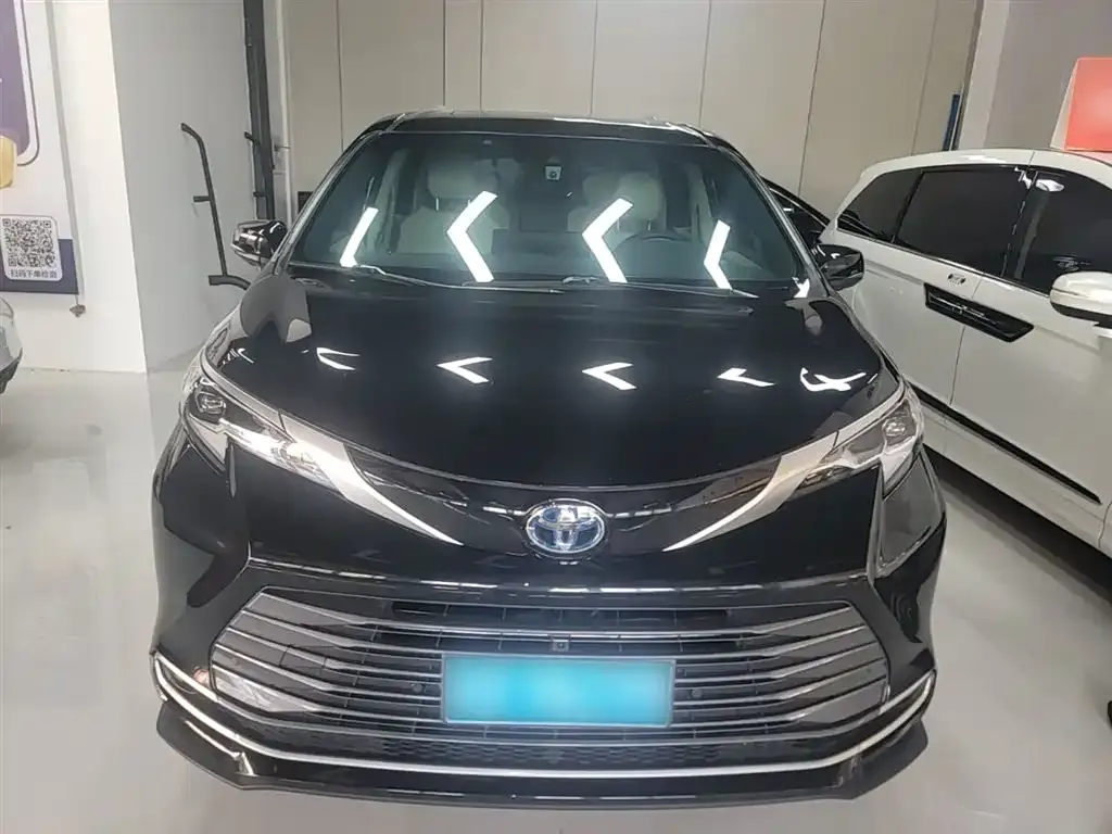 Toyota Sienna — фото 2