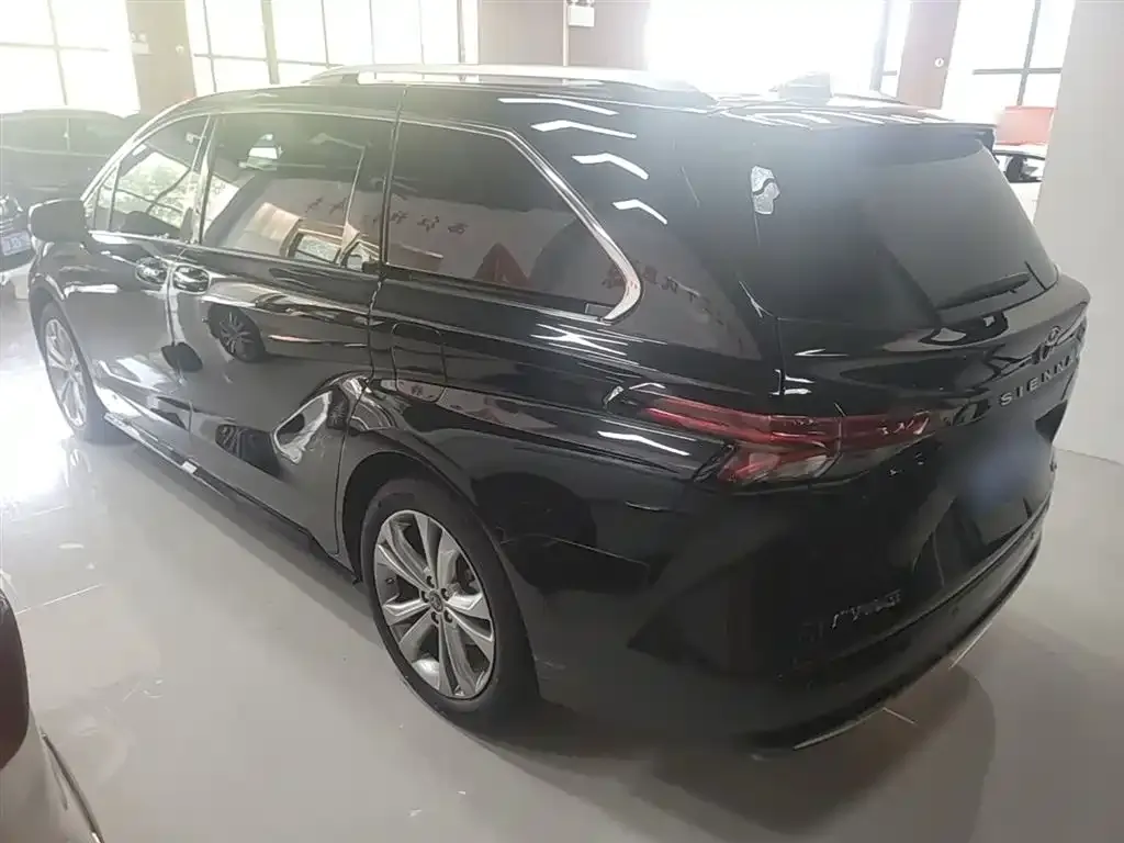 Toyota Sienna — фото 6