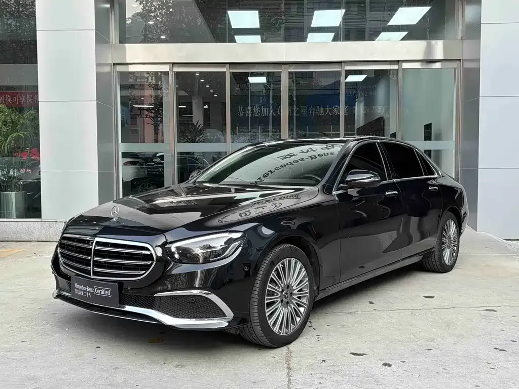 Mercedes-Benz E-Class — фото 1