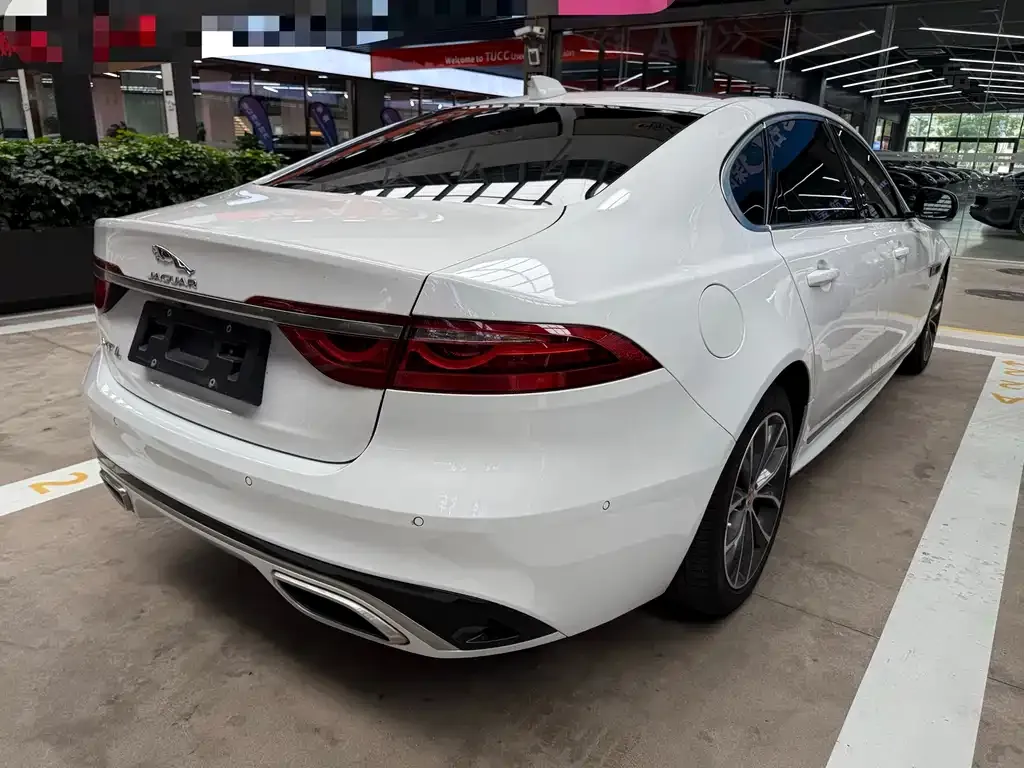Jaguar XFL — фото 10