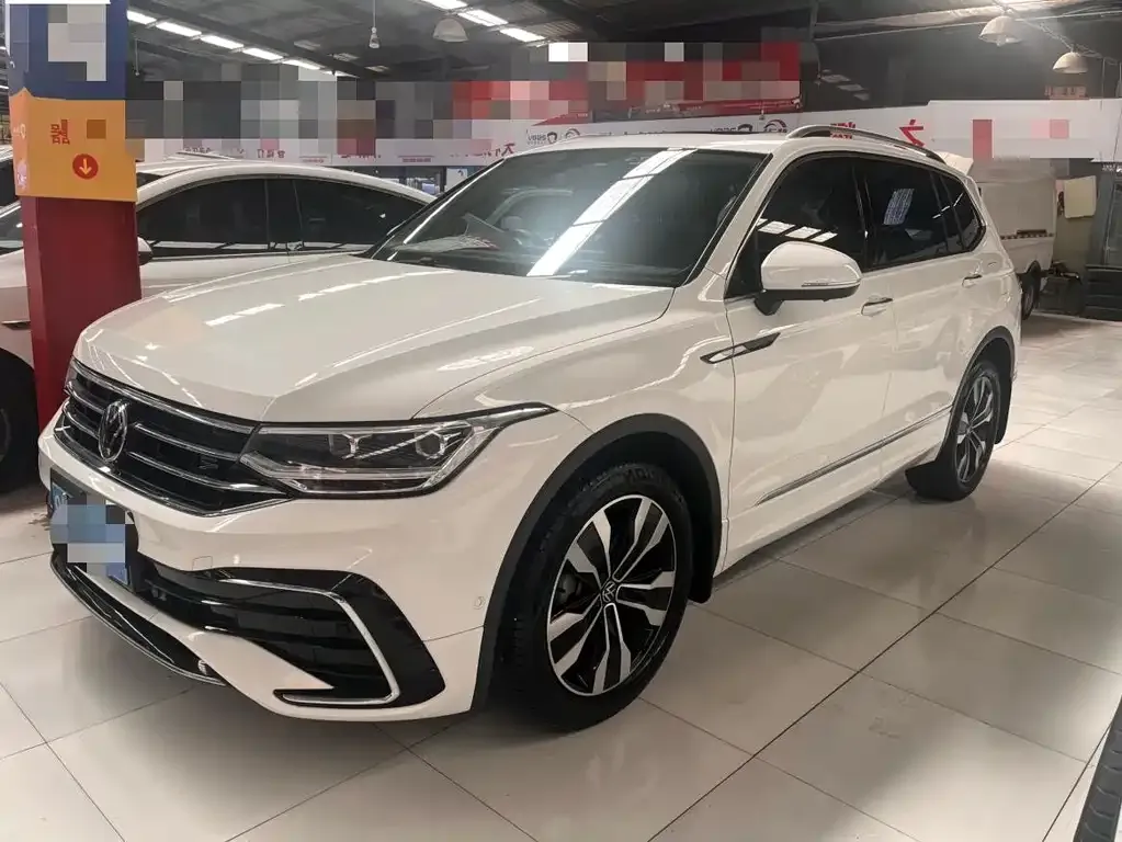 Volkswagen Tiguan L — фото 1