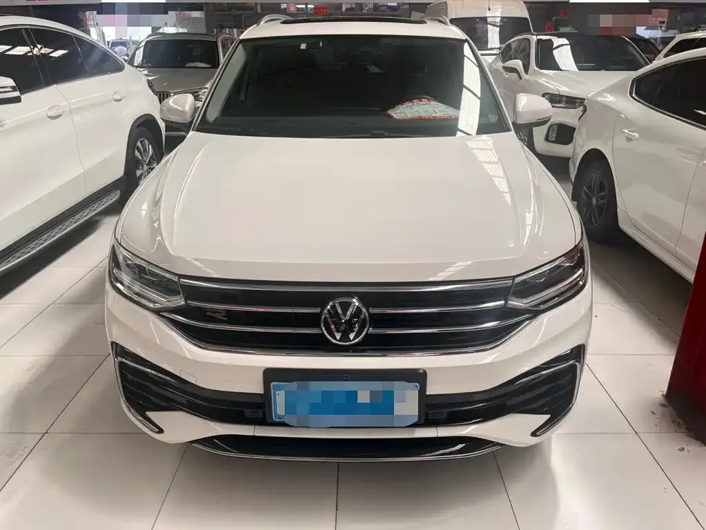 Volkswagen Tiguan L — фото 4