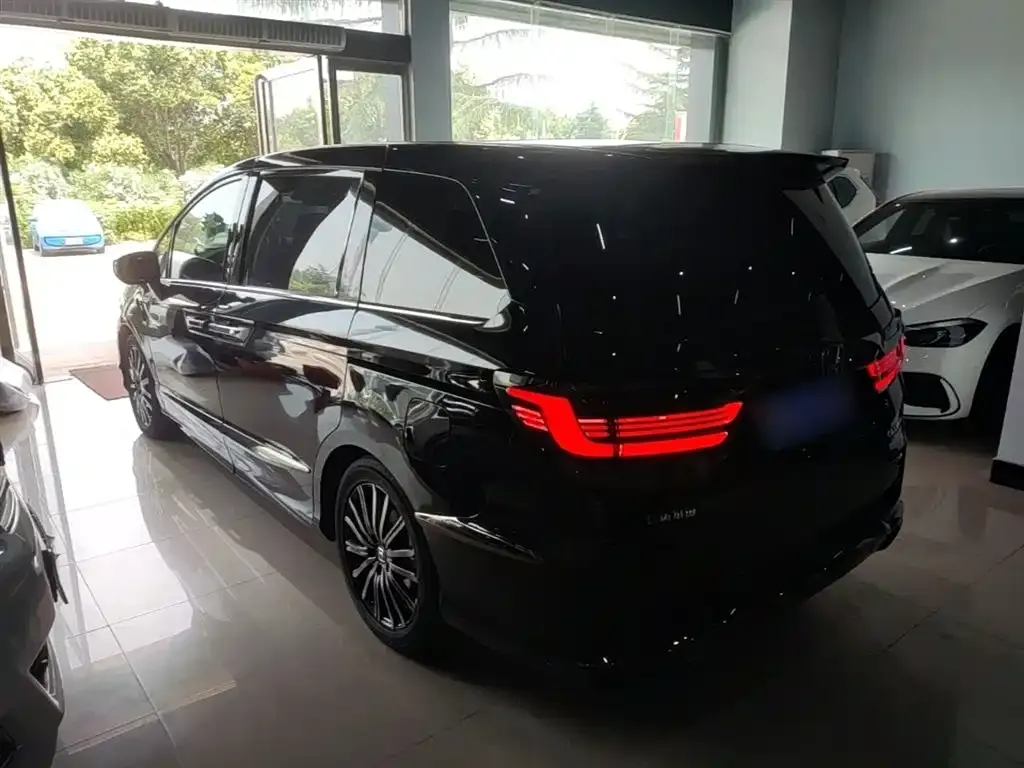 Honda Elysion 2024 из CN, фото 4