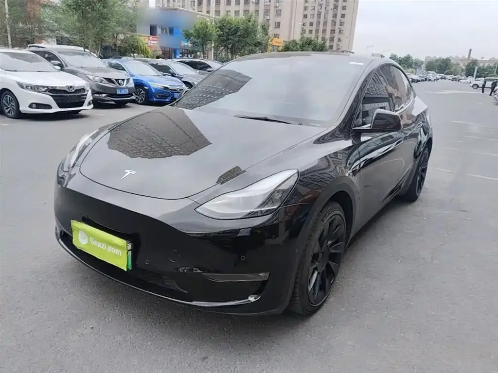 Tesla Model Y — фото 1