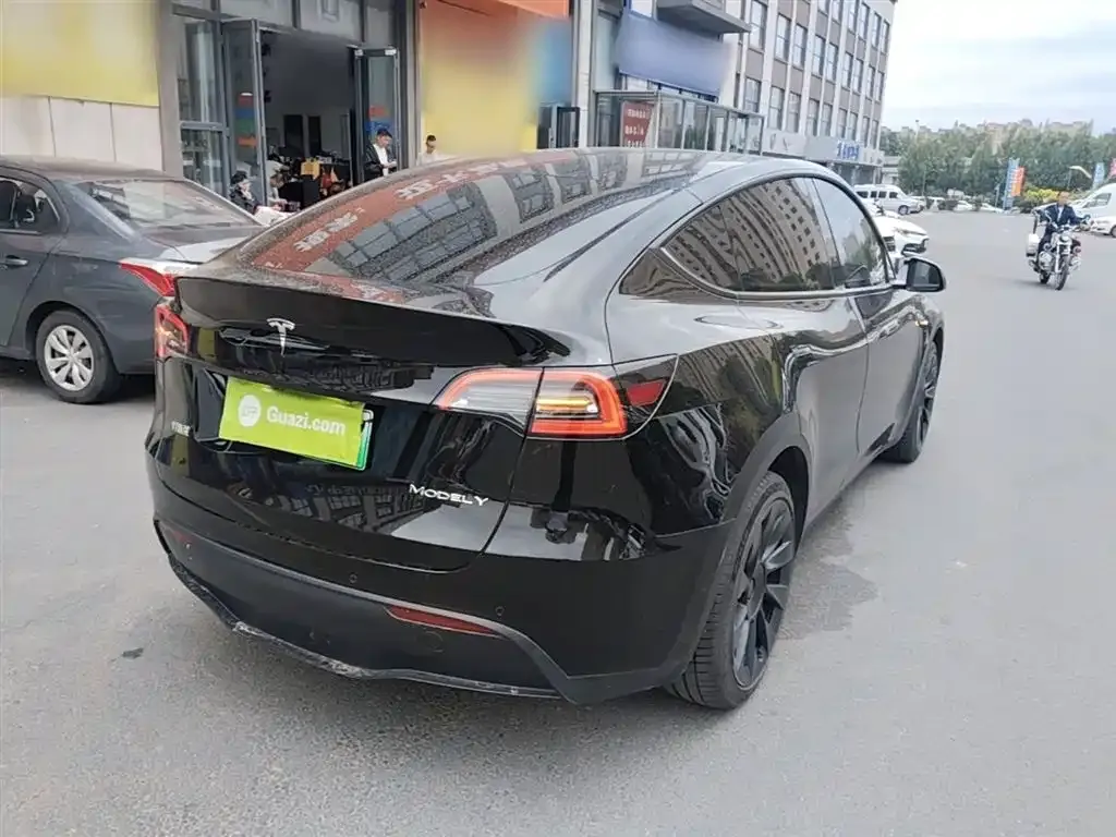 Tesla Model Y — фото 6