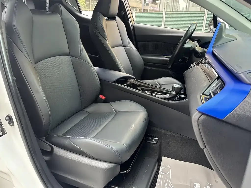 Toyota C-HR 2023 из CN, фото 2