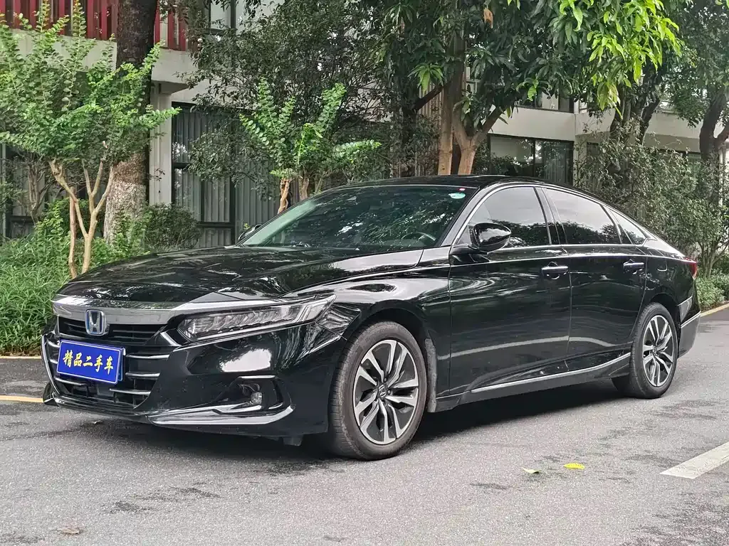 Honda Accord — фото 1