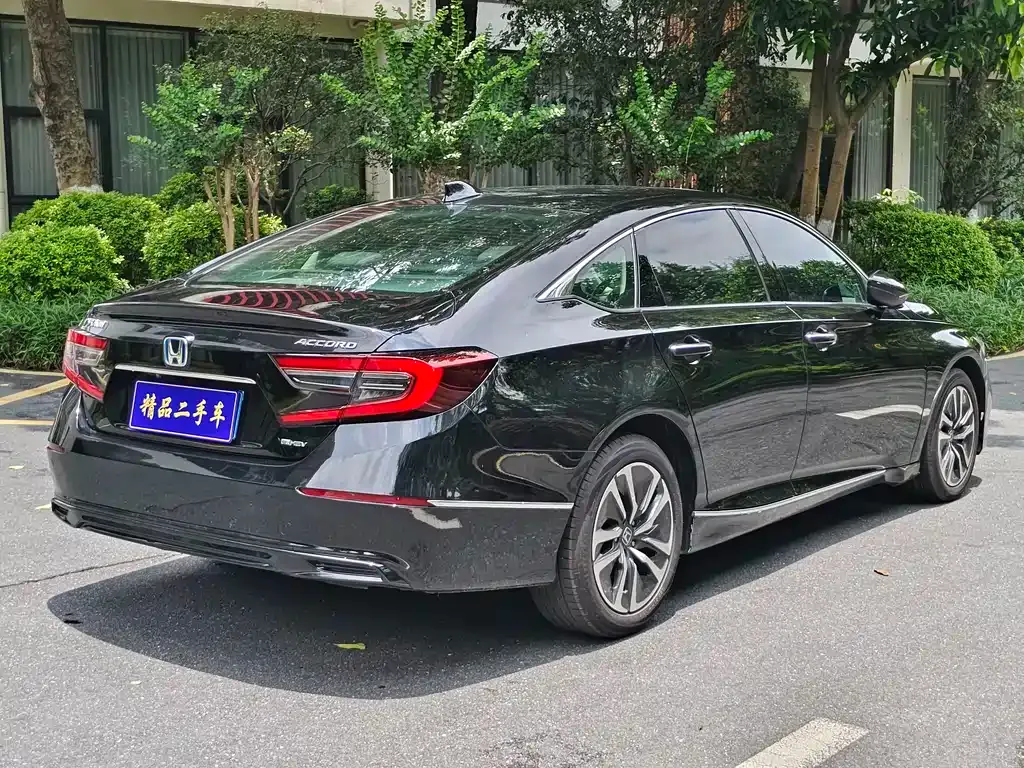 Honda Accord — фото 10