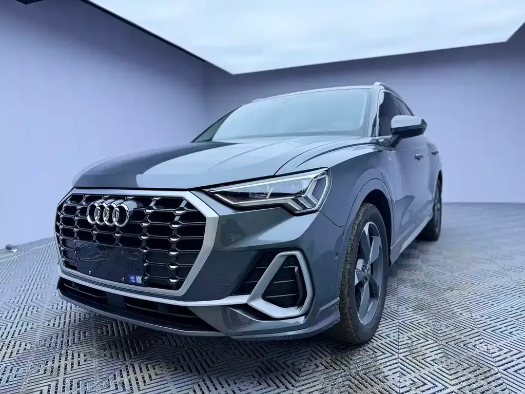 Audi Q3 — фото 1