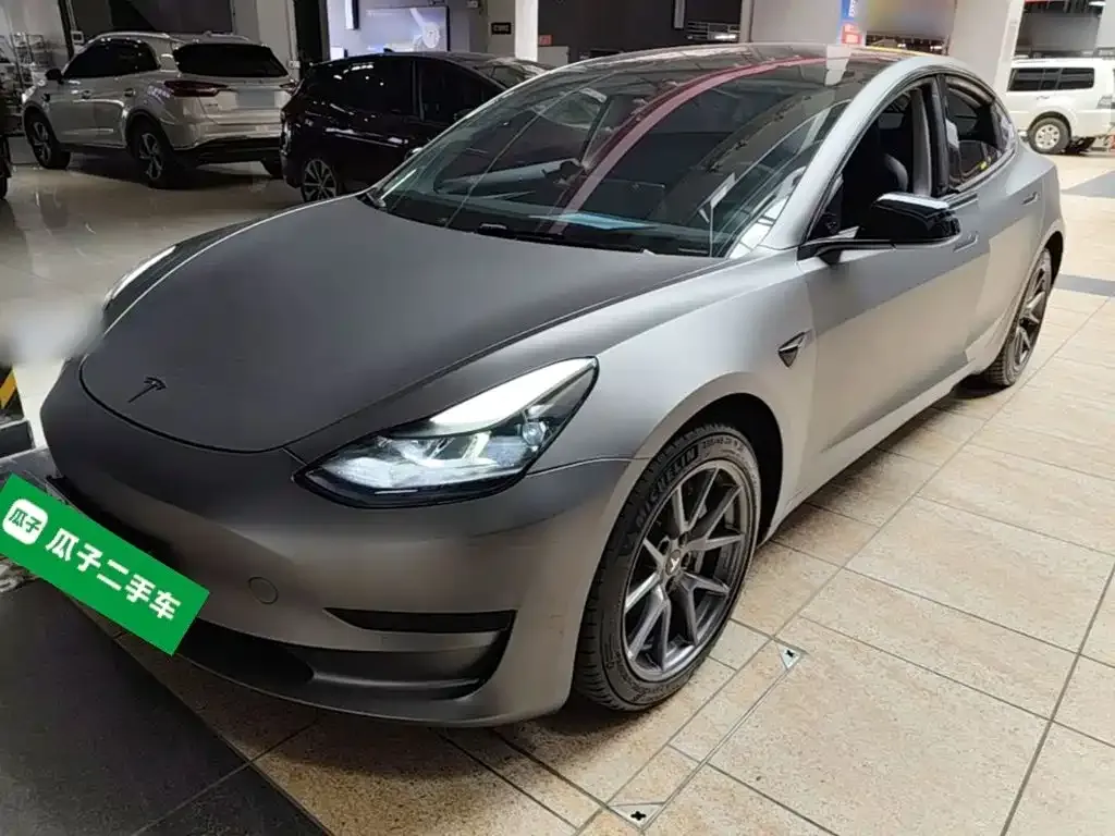 Tesla Model 3 — фото 1