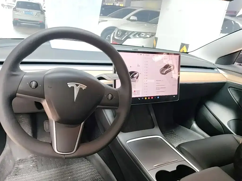 Tesla Model 3 — фото 9