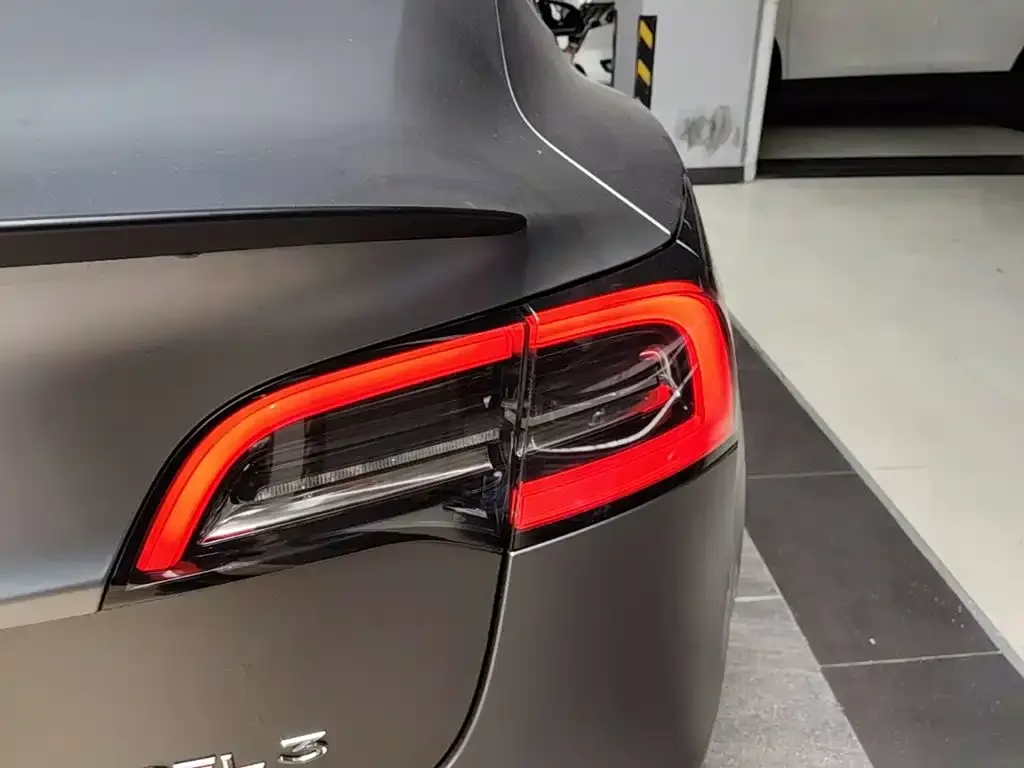 Tesla Model 3 — фото 5