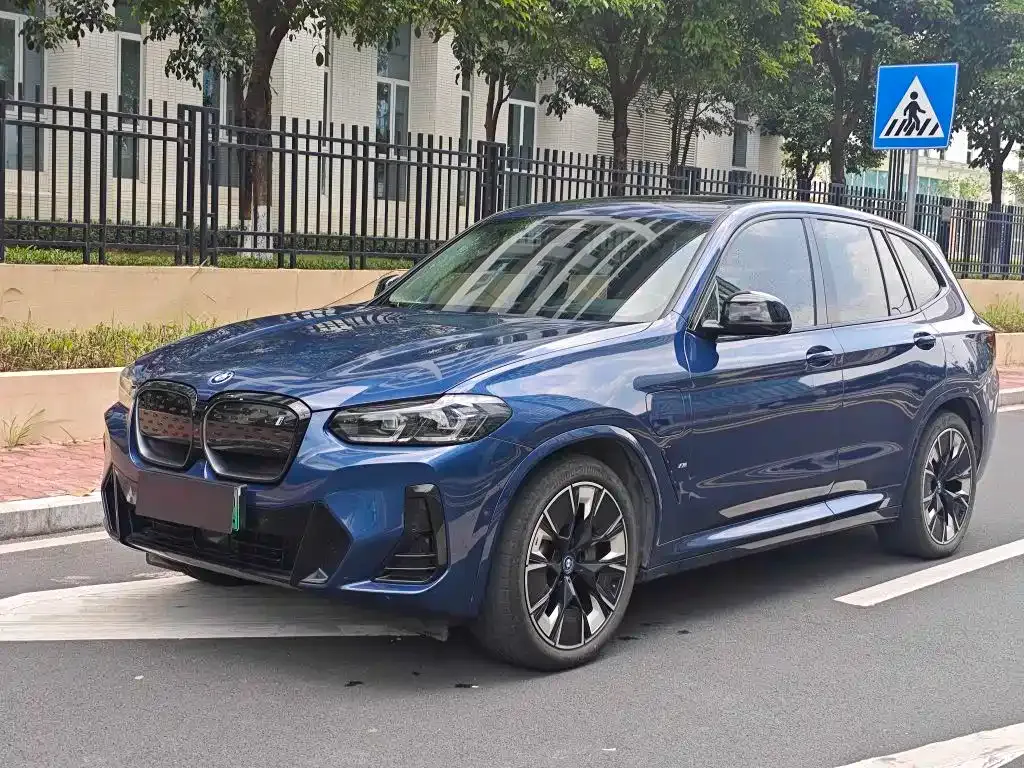 BMW iX3 — фото 1