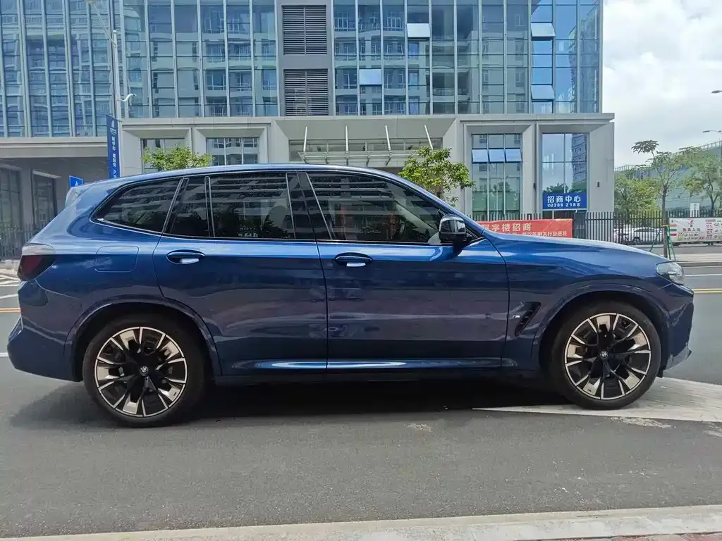 BMW iX3 — фото 2
