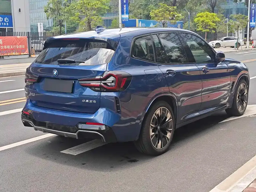 BMW iX3 — фото 10