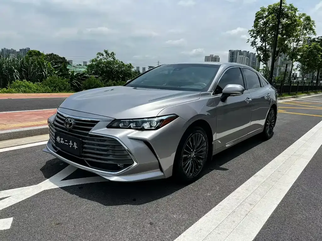Toyota Avalon — фото 1