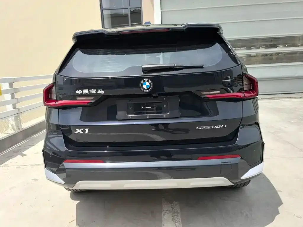 BMW X1 — фото 9