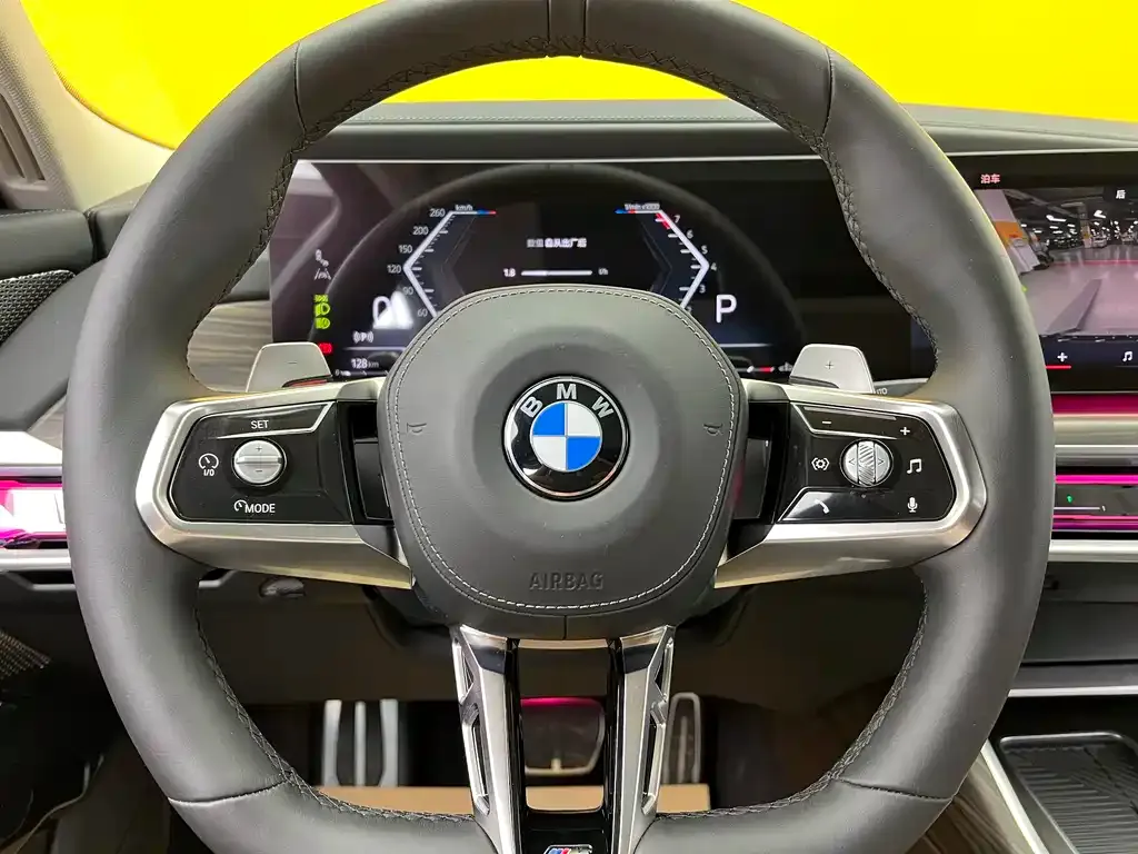 BMW 7 Series — фото 10